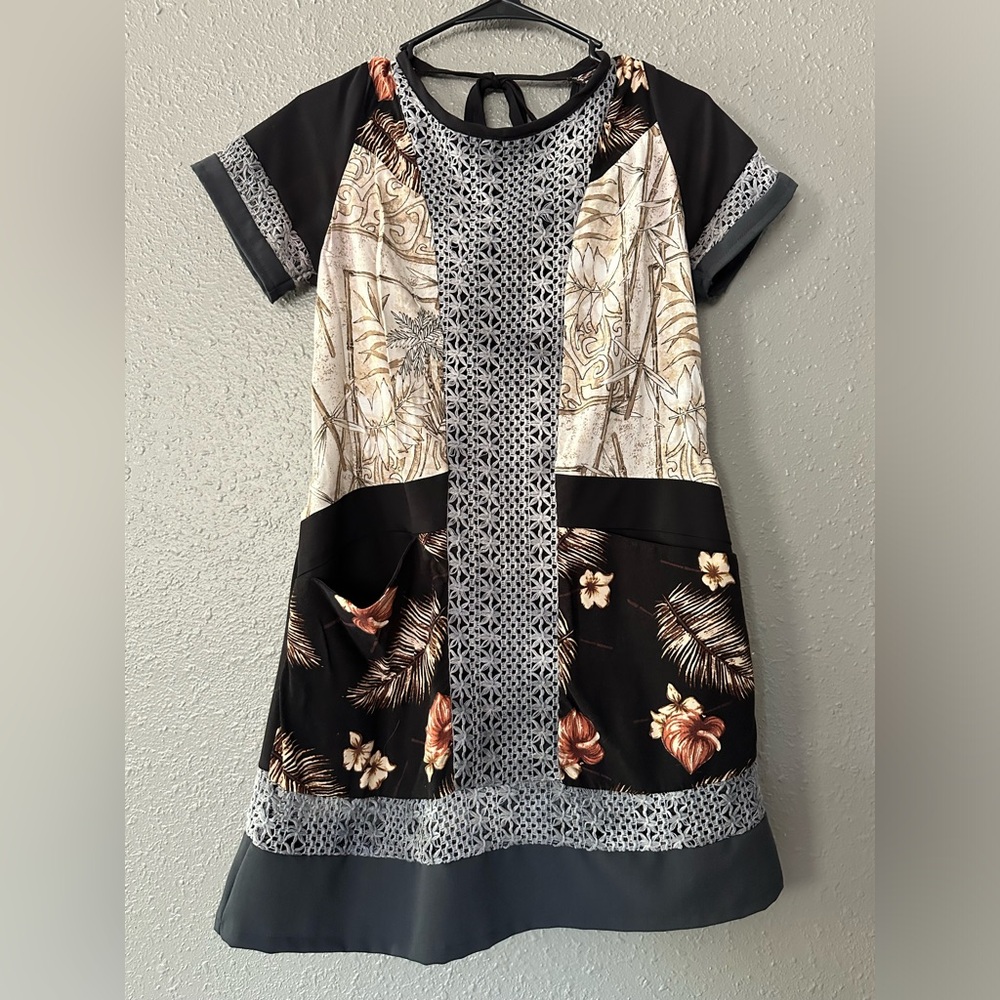 Vintage Black Floral Short Sleeve Midi Dress with Pockets Size Small Preloved